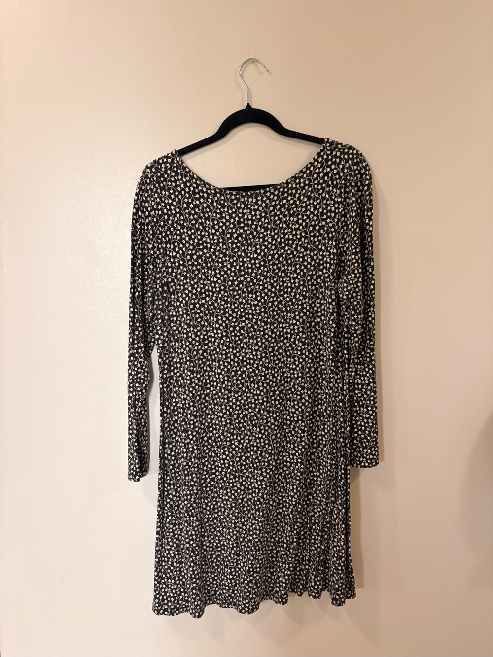 Old Navy Black and White Long Sleeve Shift Dress